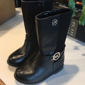 Toddler size 8 Michael Korda boots